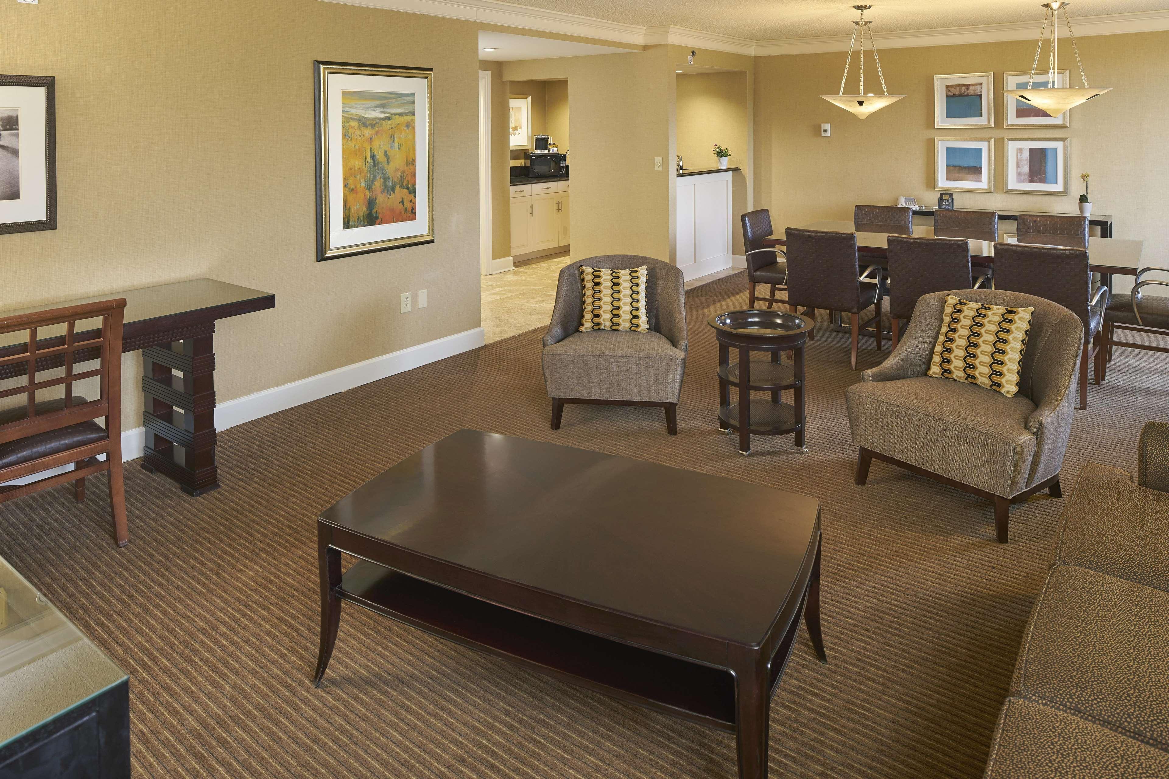 Готель Hilton Raleigh North Hills Інтер'єр фото