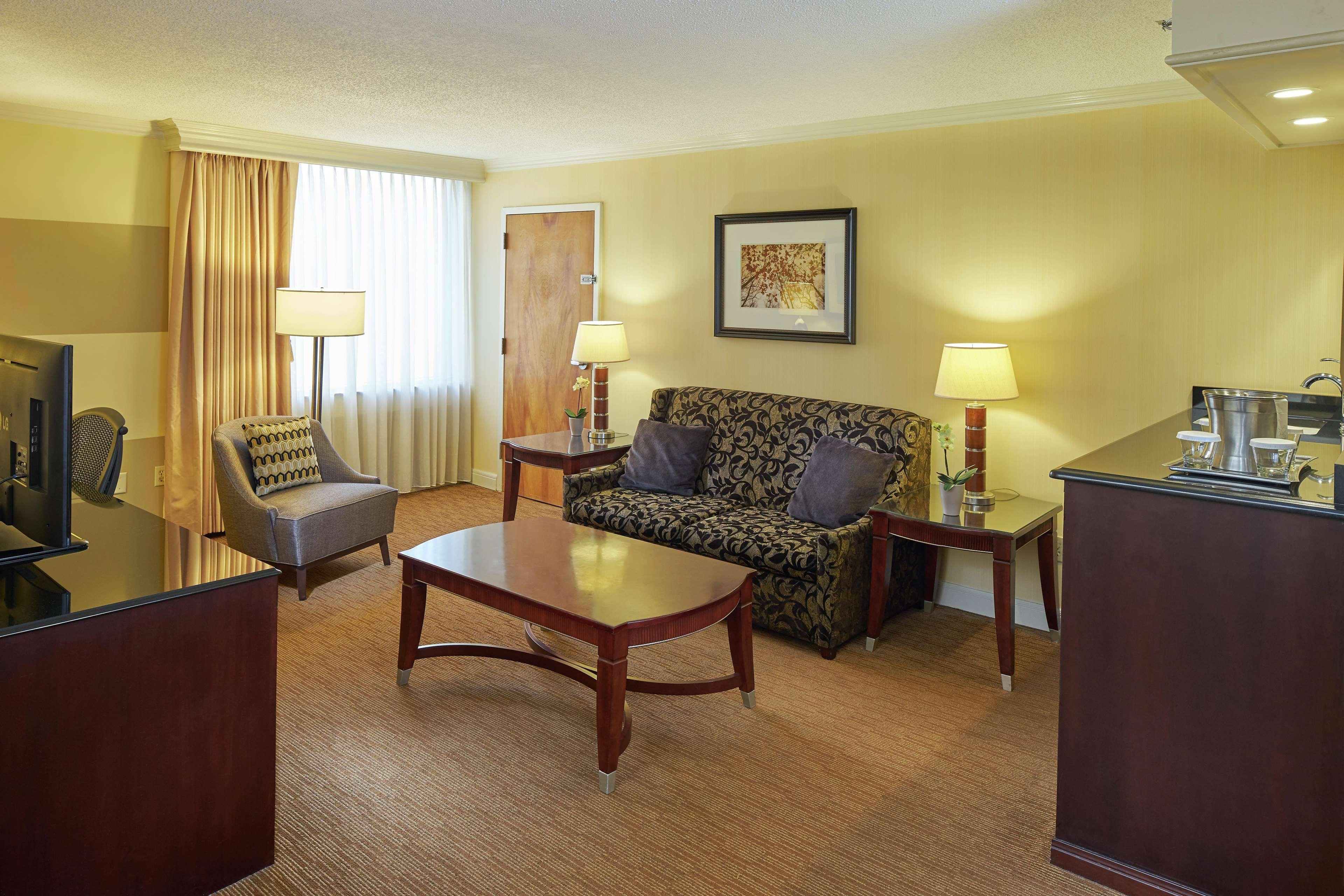 Готель Hilton Raleigh North Hills Номер фото