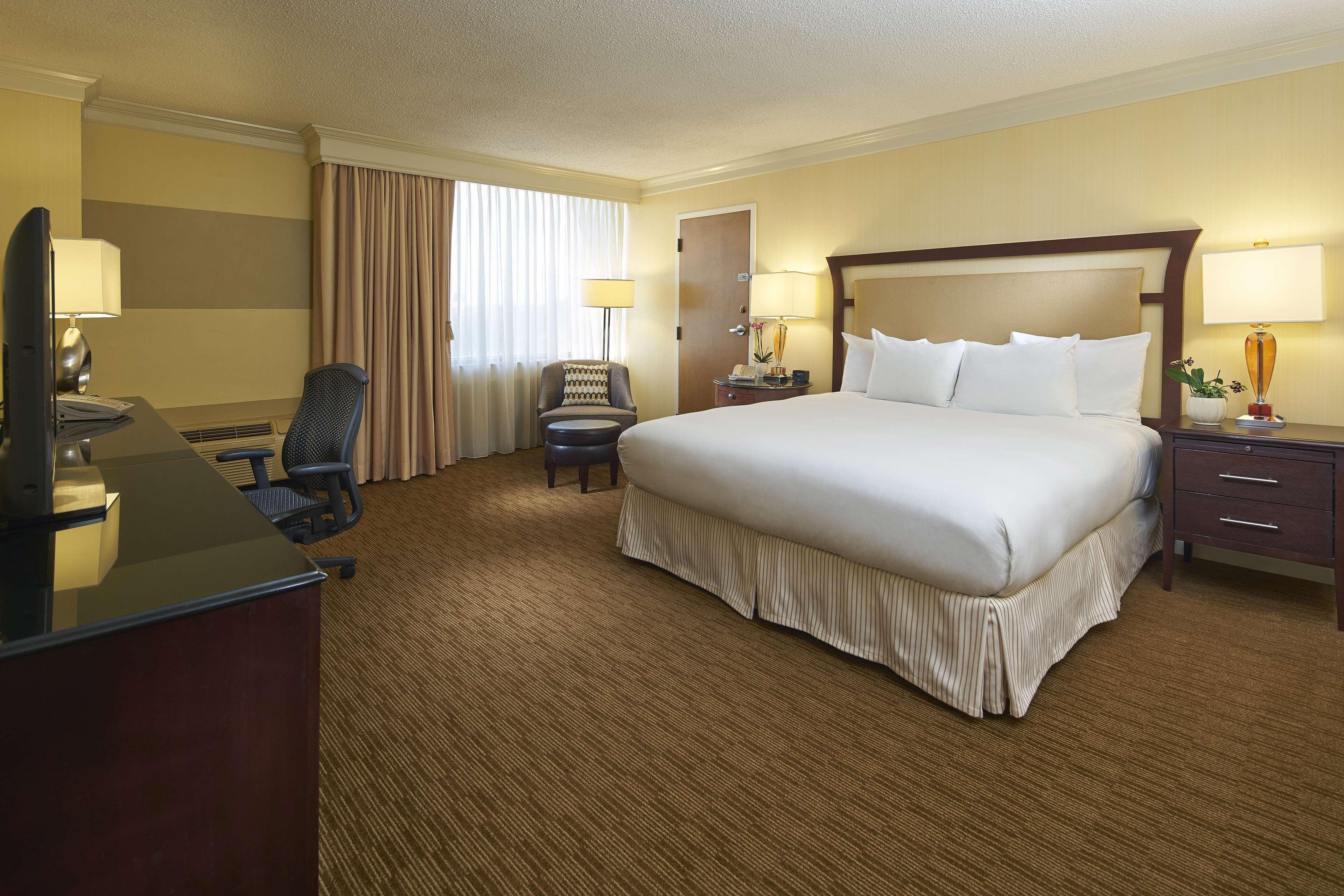 Готель Hilton Raleigh North Hills Номер фото
