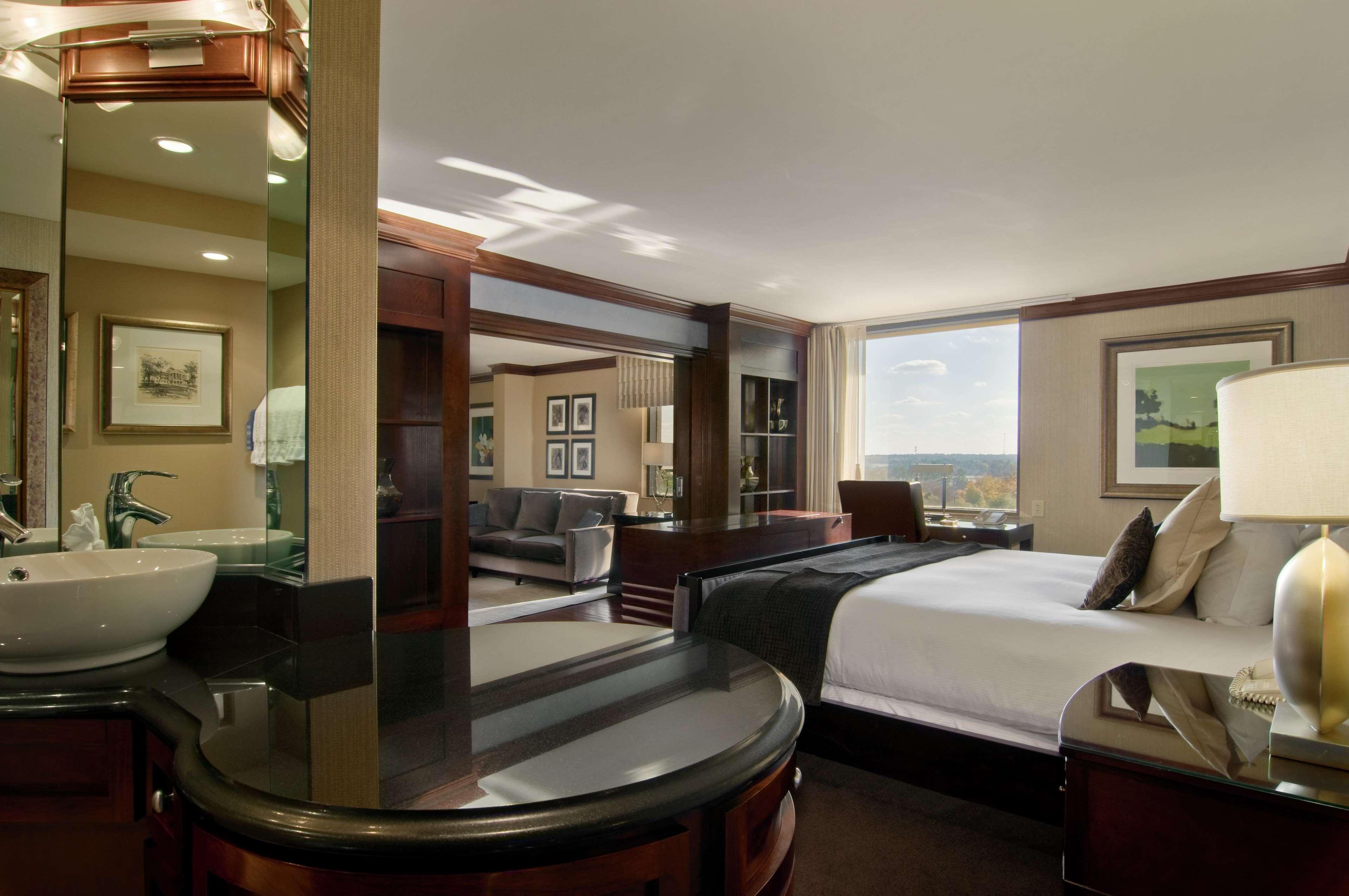 Готель Hilton Raleigh North Hills Екстер'єр фото