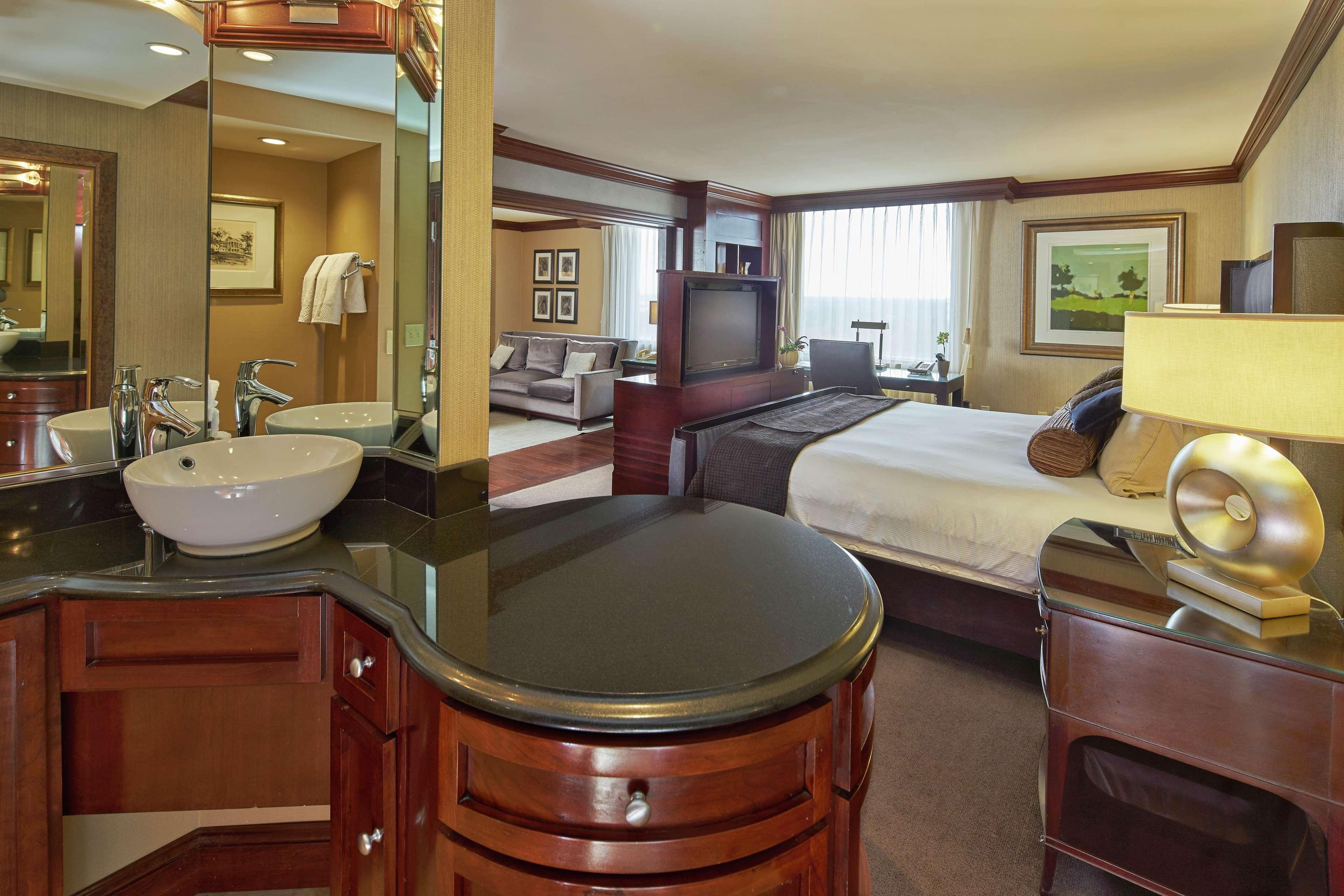 Готель Hilton Raleigh North Hills Номер фото