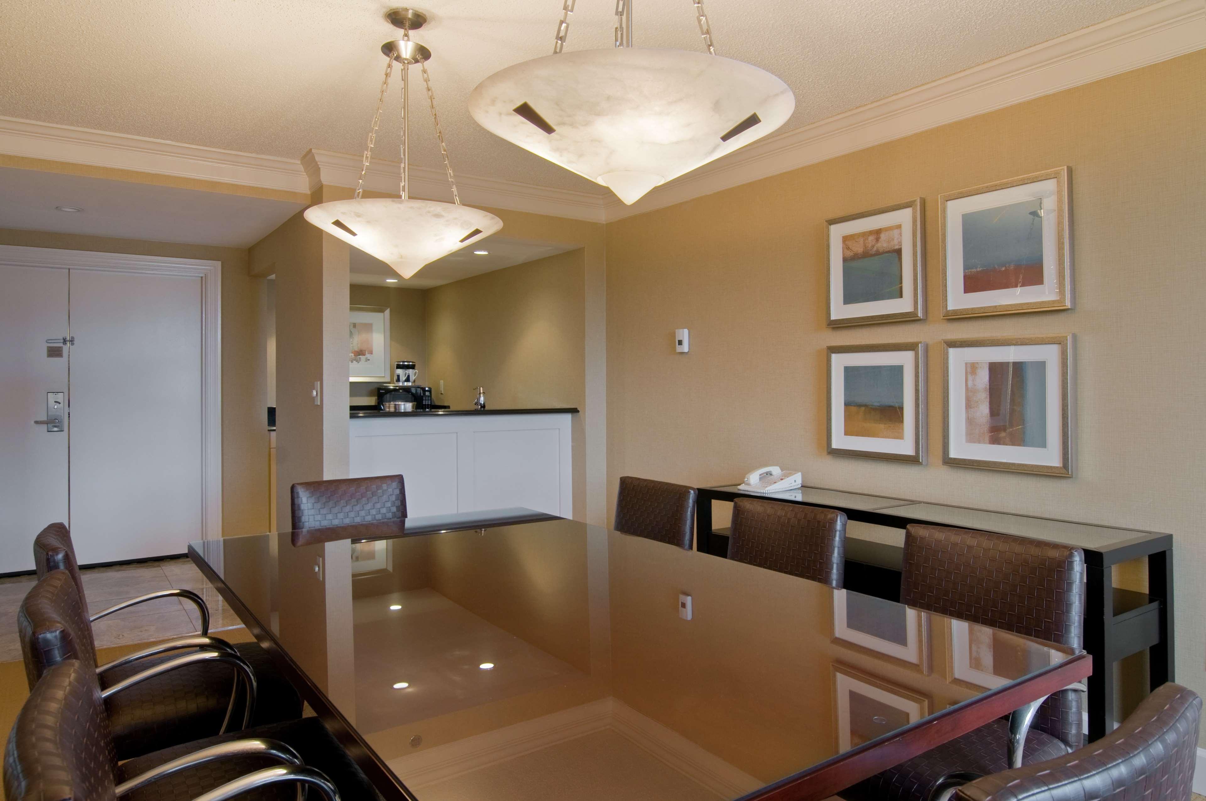 Готель Hilton Raleigh North Hills Екстер'єр фото