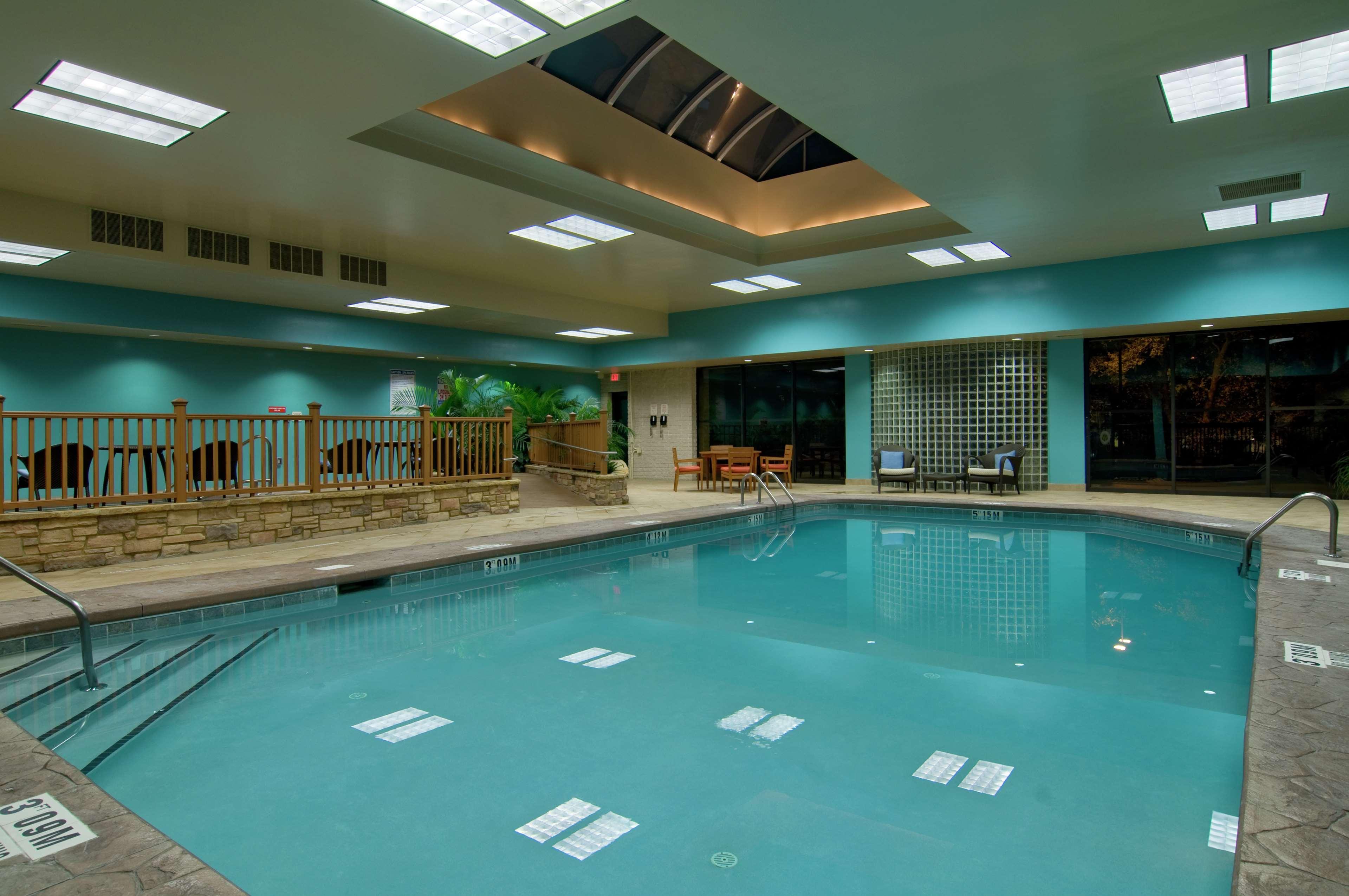 Готель Hilton Raleigh North Hills Екстер'єр фото