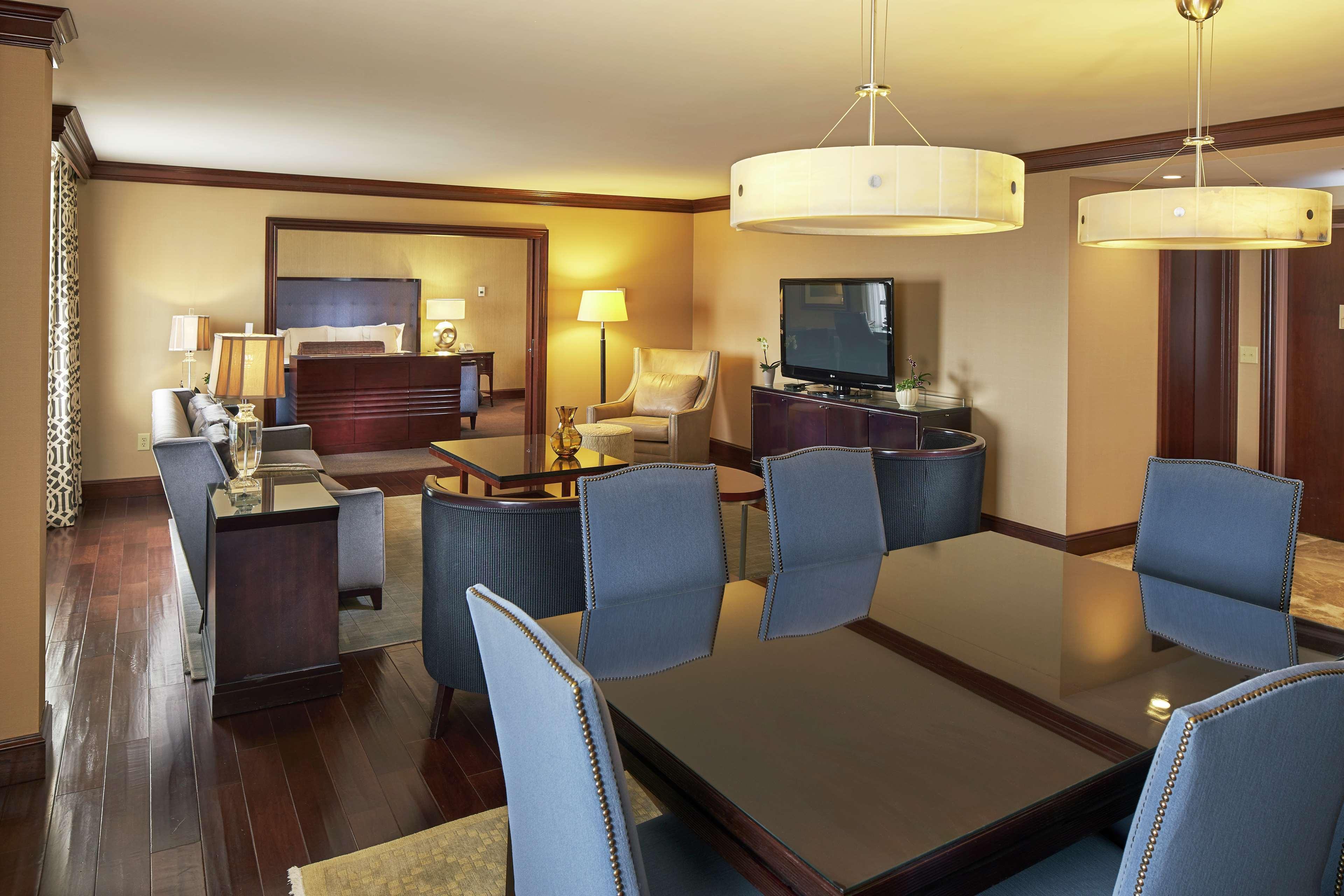 Готель Hilton Raleigh North Hills Екстер'єр фото