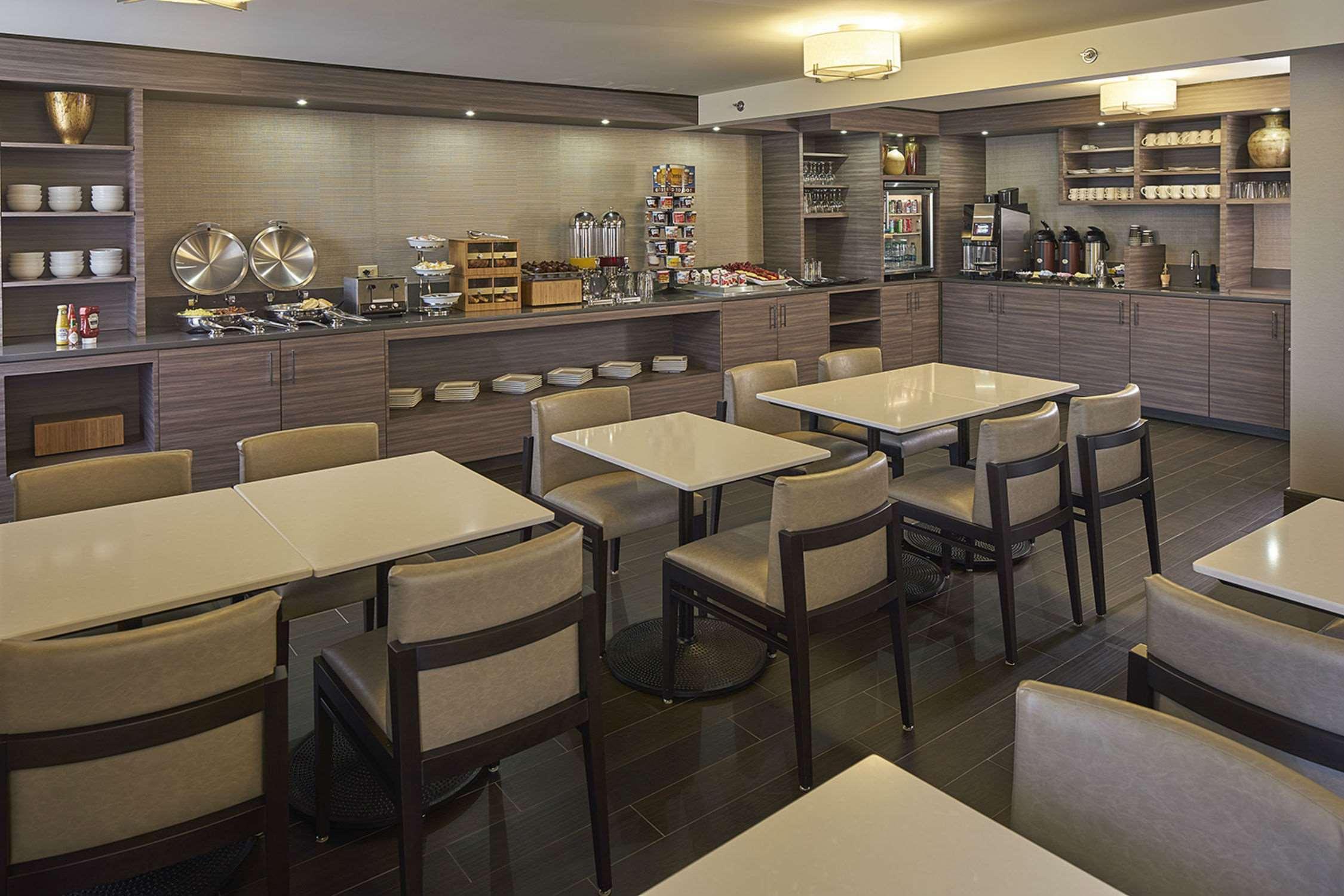 Готель Hilton Raleigh North Hills Екстер'єр фото
