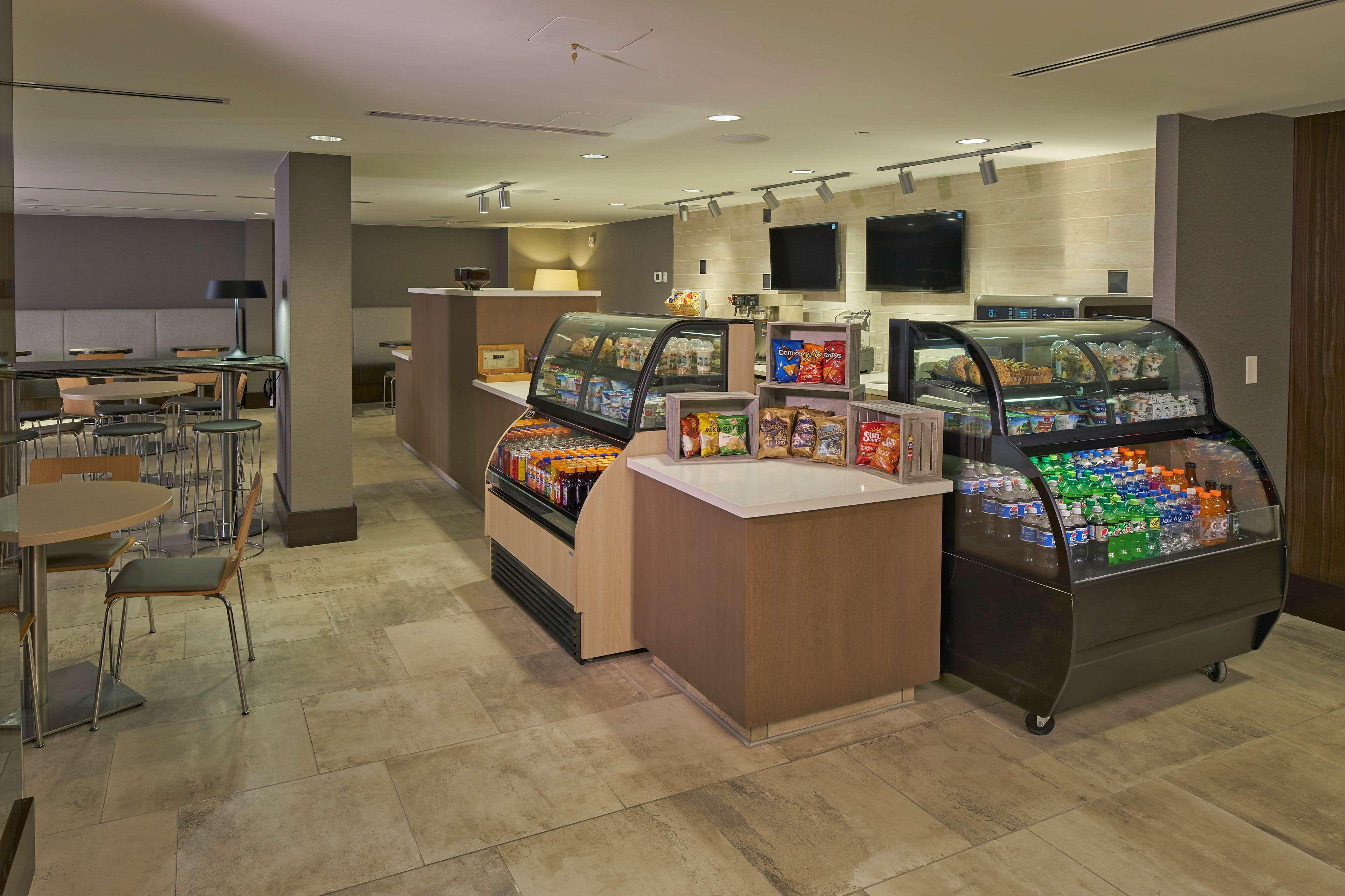 Готель Hilton Raleigh North Hills Ресторан фото