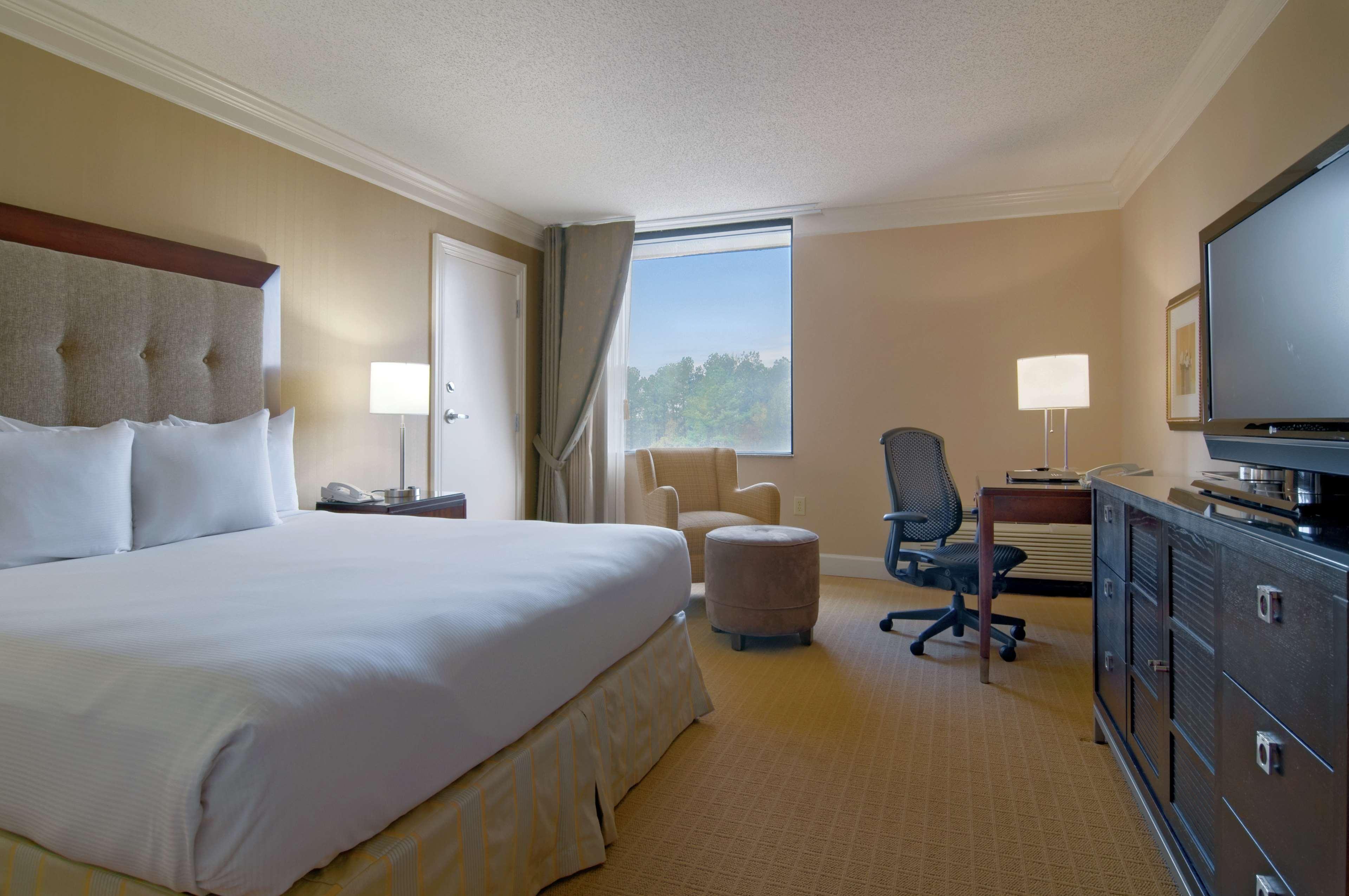 Готель Hilton Raleigh North Hills Екстер'єр фото