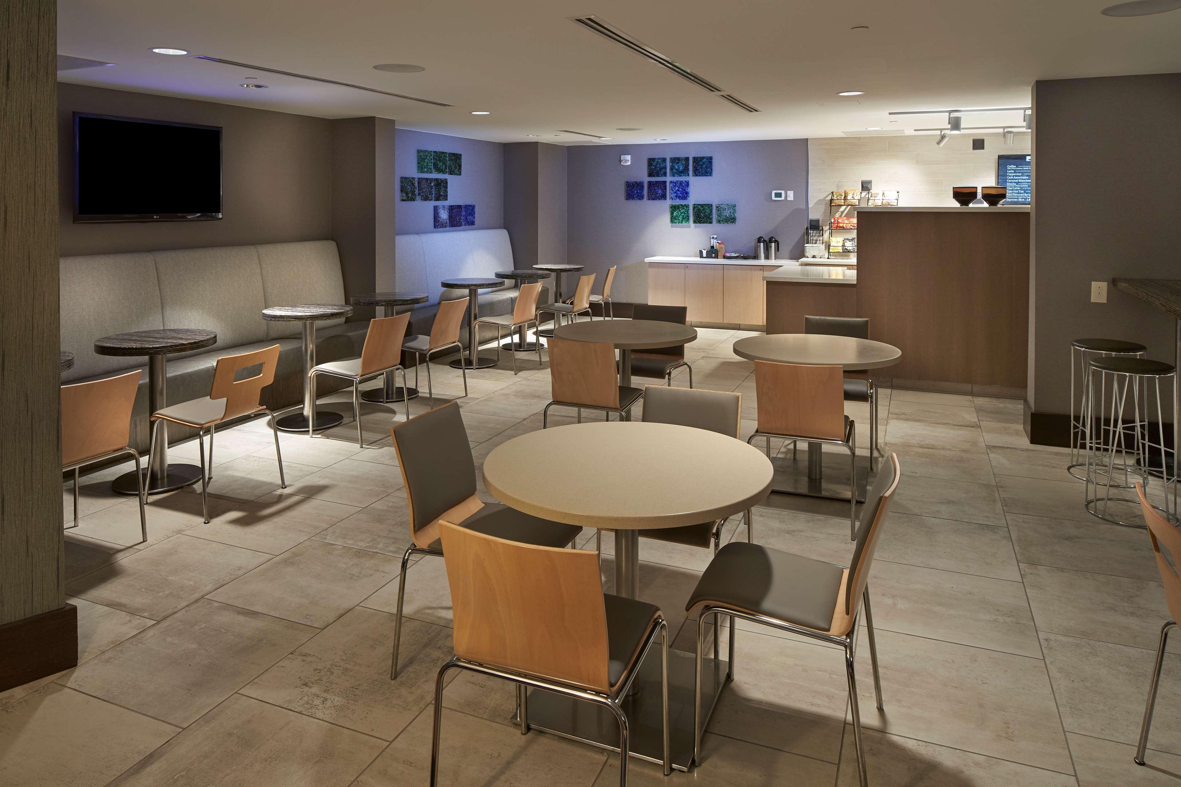 Готель Hilton Raleigh North Hills Екстер'єр фото