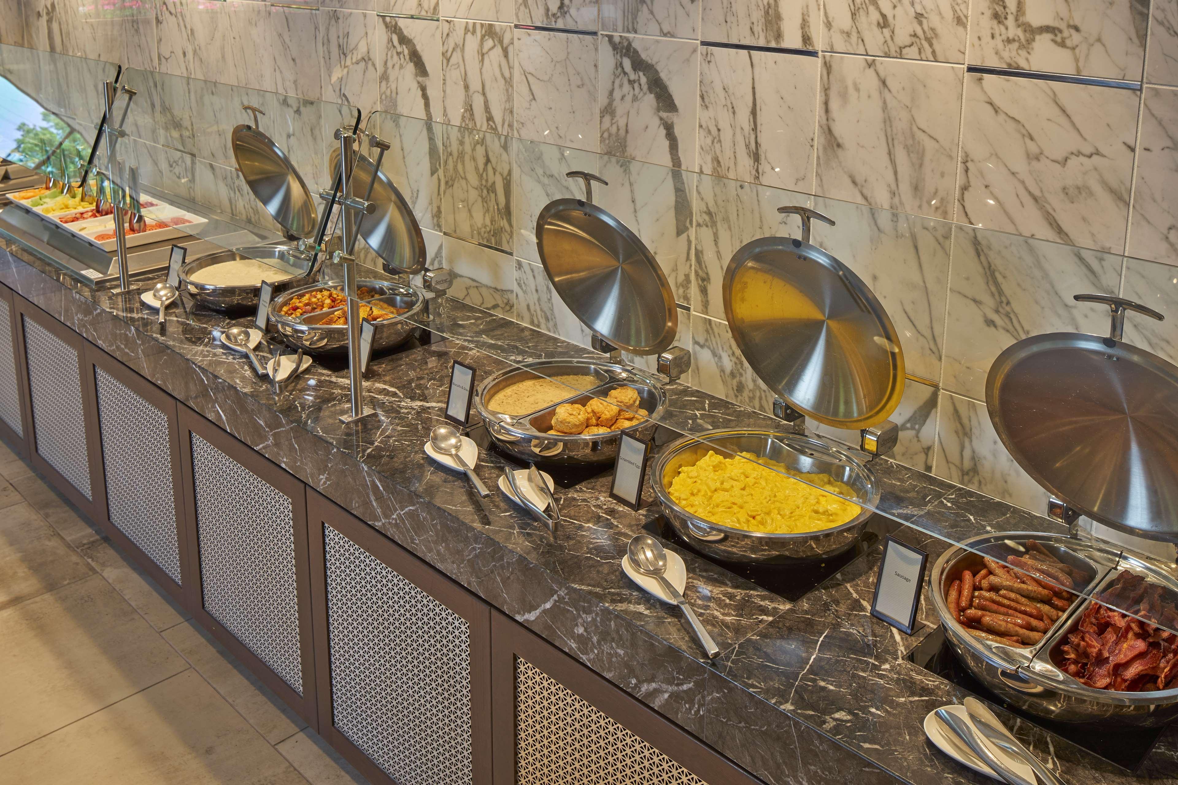 Готель Hilton Raleigh North Hills Ресторан фото