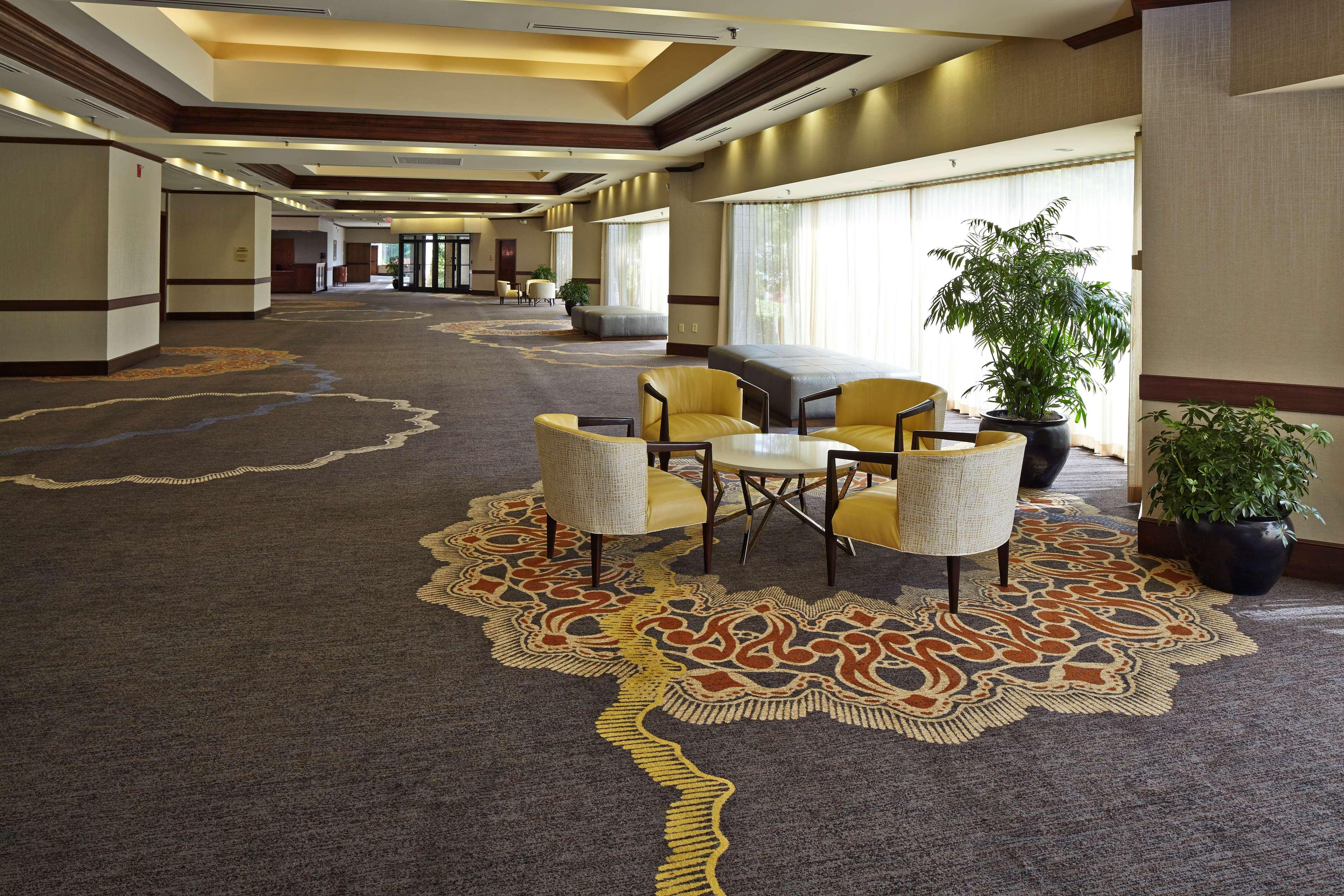 Готель Hilton Raleigh North Hills Екстер'єр фото