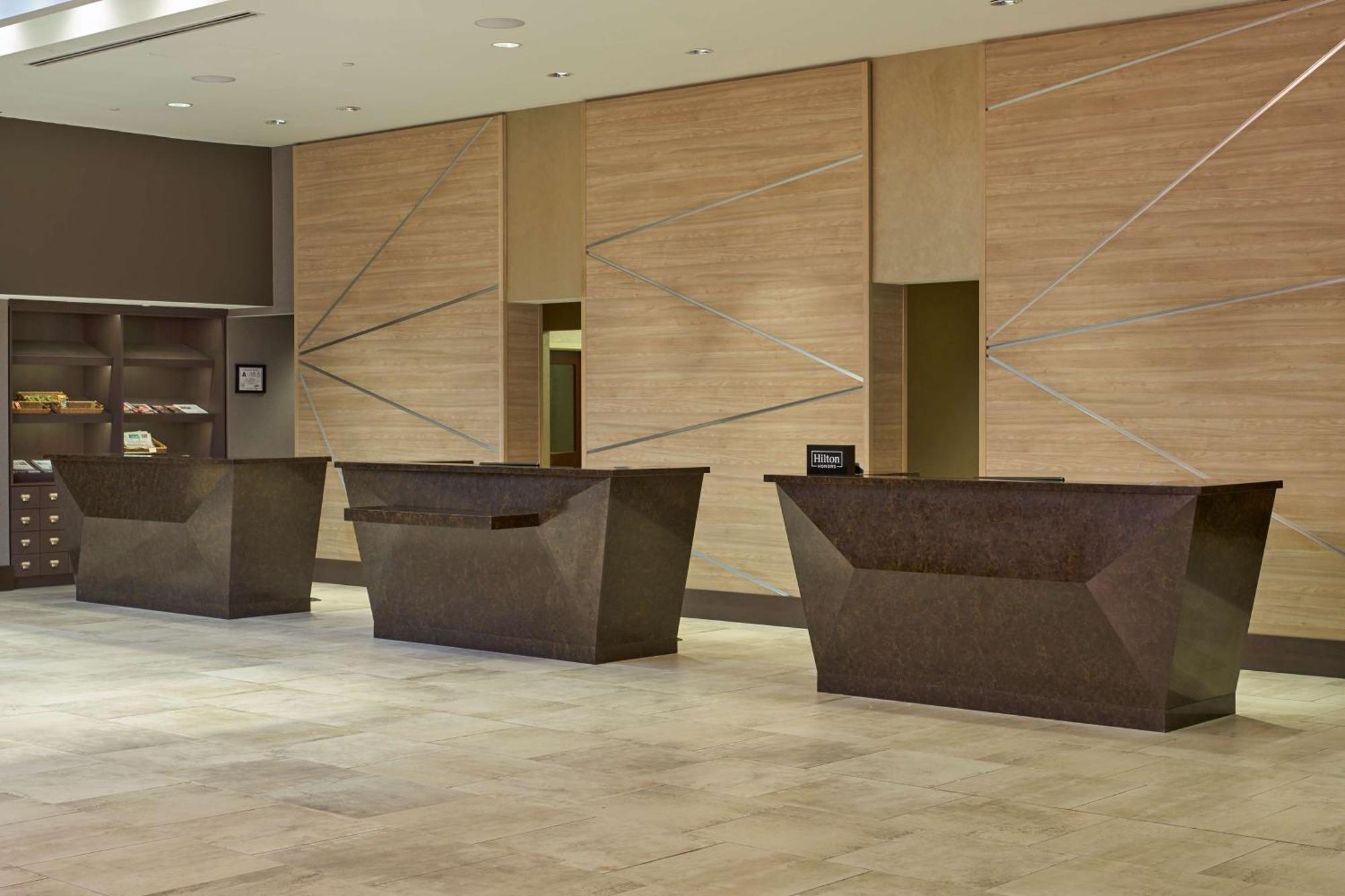 Готель Hilton Raleigh North Hills Екстер'єр фото