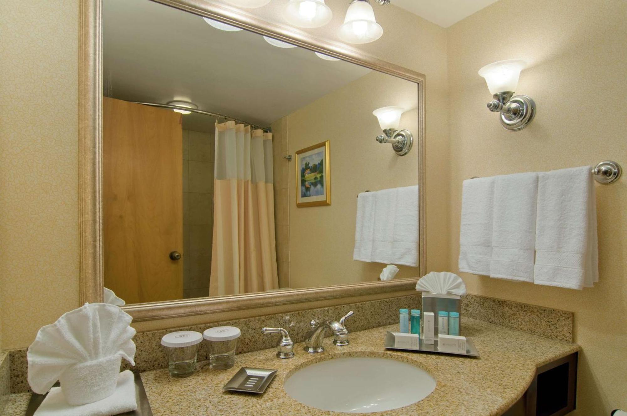 Готель Hilton Raleigh North Hills Екстер'єр фото