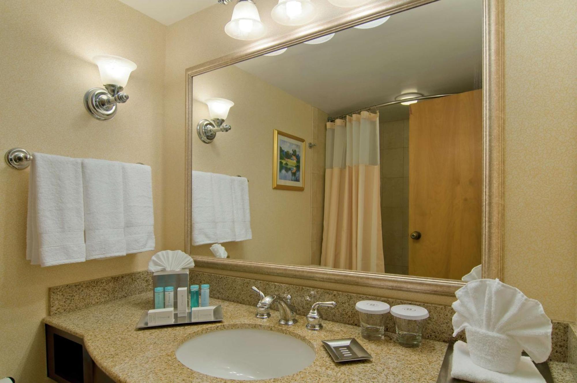 Готель Hilton Raleigh North Hills Екстер'єр фото