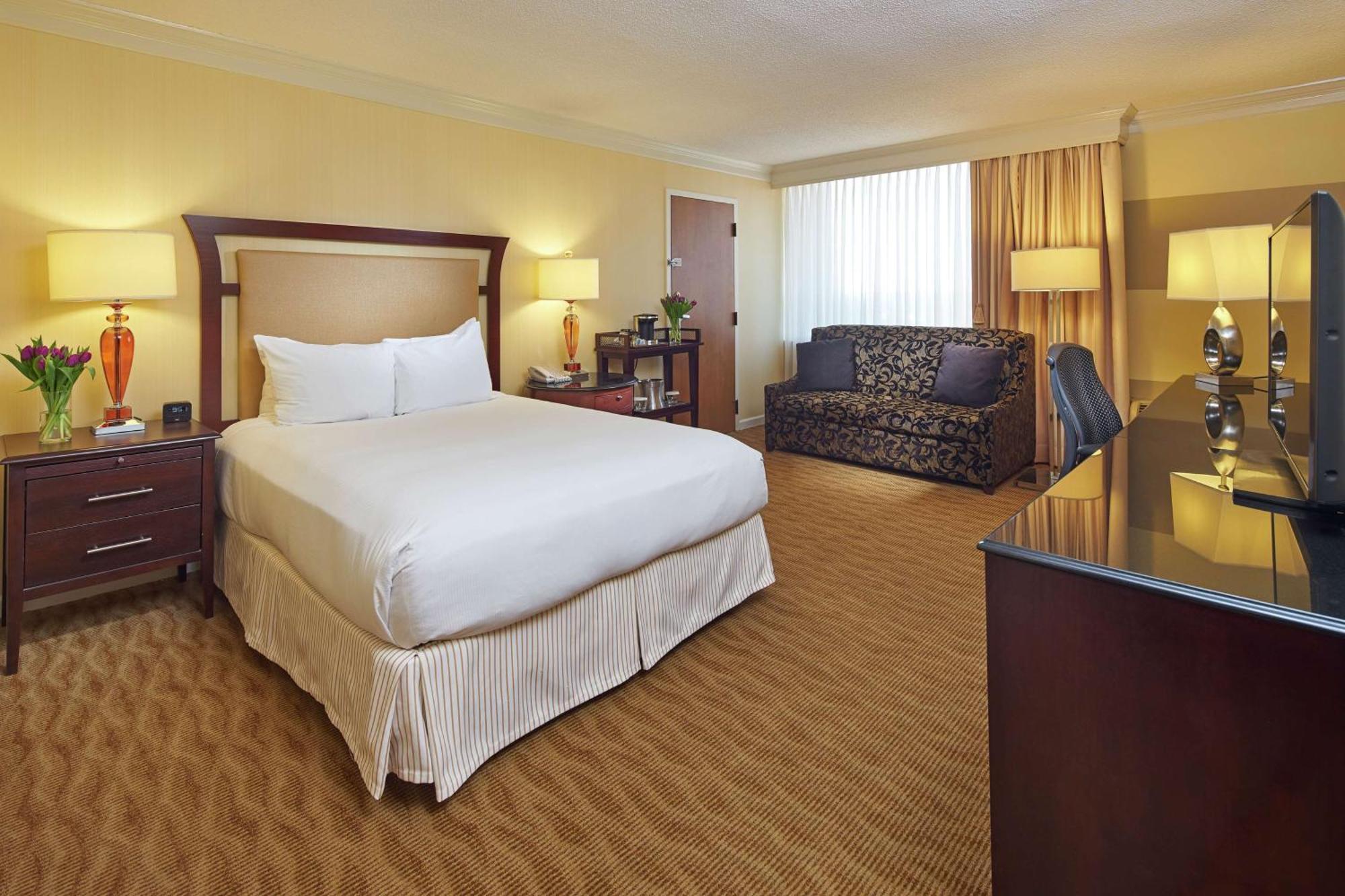 Готель Hilton Raleigh North Hills Екстер'єр фото