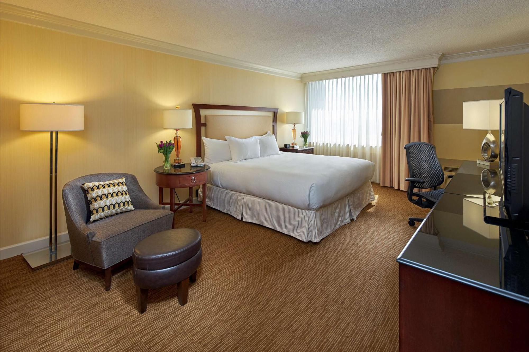 Готель Hilton Raleigh North Hills Екстер'єр фото
